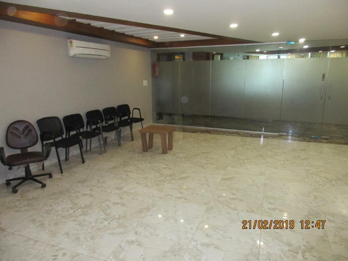 Hotel Om Balaji Ahmedabad Esterno foto