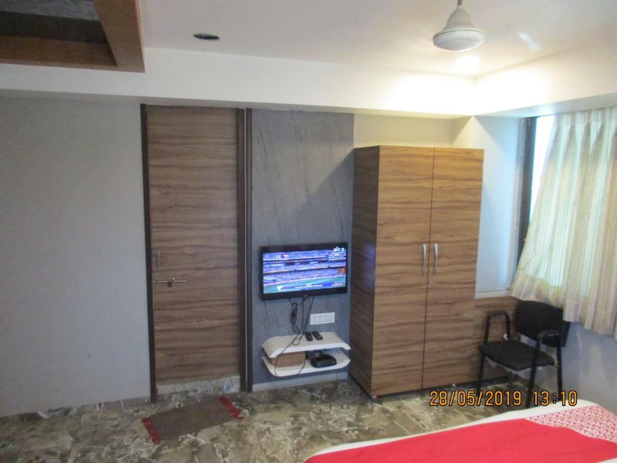 Hotel Om Balaji Ahmedabad Esterno foto