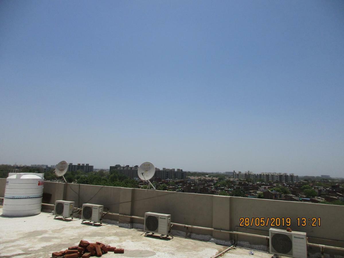 Hotel Om Balaji Ahmedabad Esterno foto