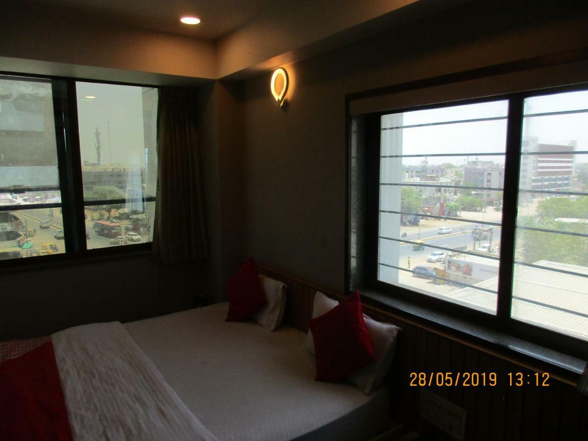 Hotel Om Balaji Ahmedabad Esterno foto