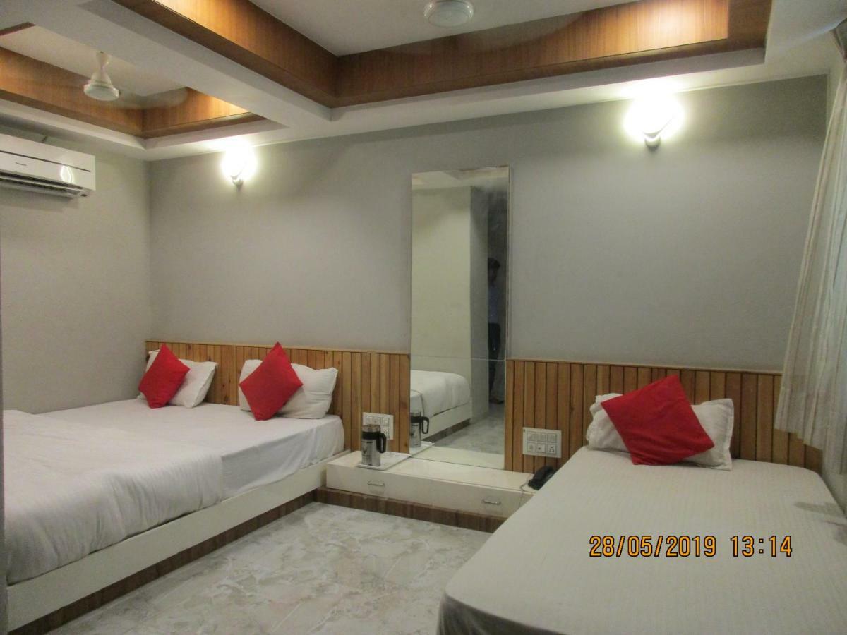 Hotel Om Balaji Ahmedabad Esterno foto